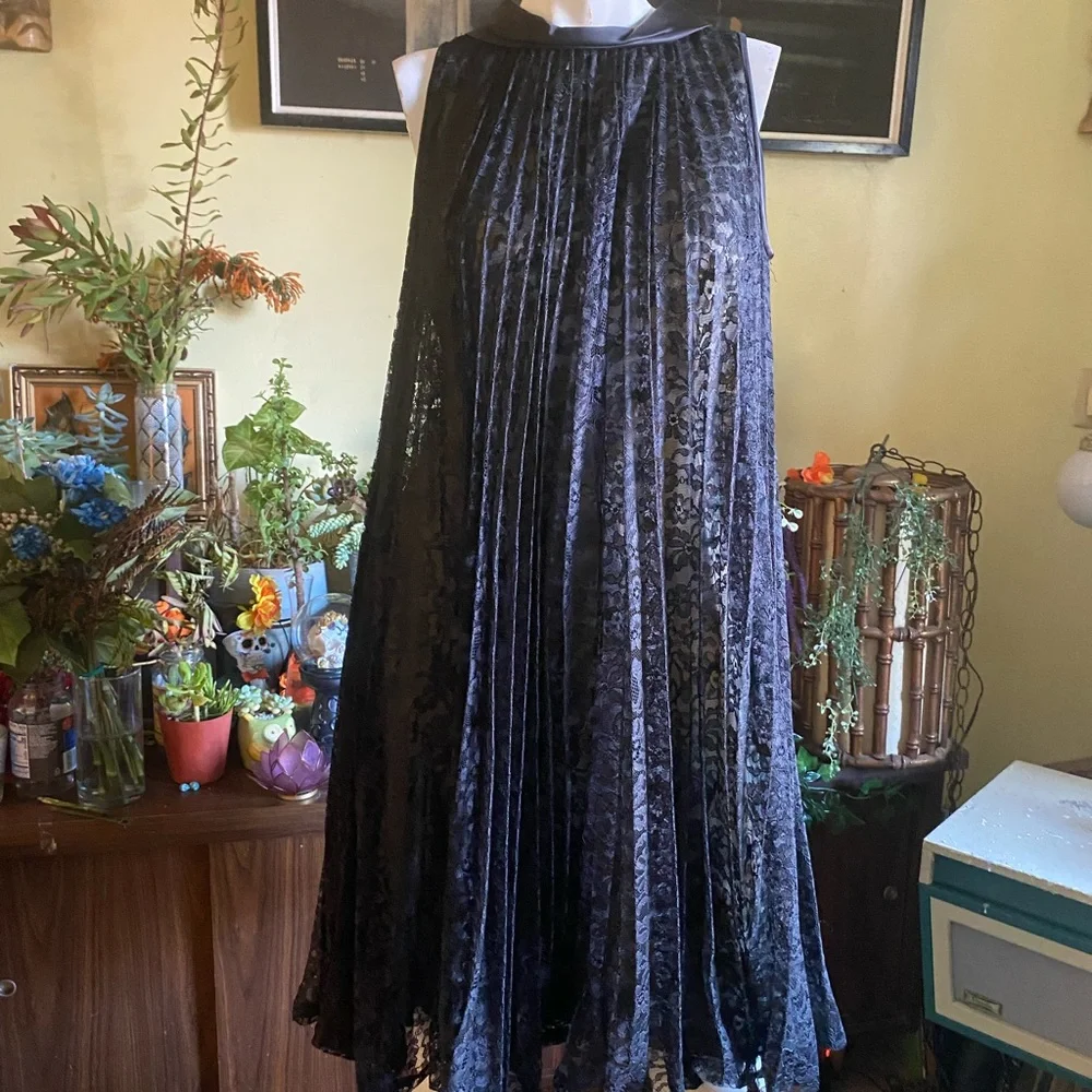 Vintage ladies black lace trapeze tent a line flowing mod gothic pleated dress - Picture 10 of 13